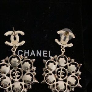 Chanel earring